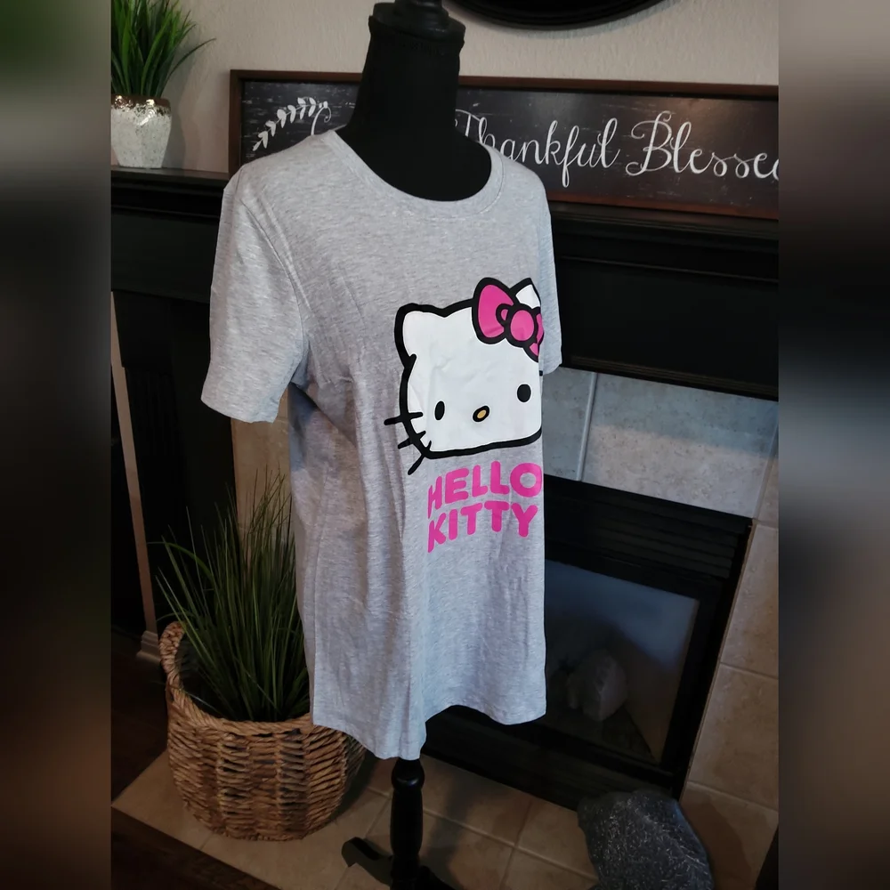 Hello Kitty Gray and Pink Short Sleeve Tee - Picture 4 of 7
